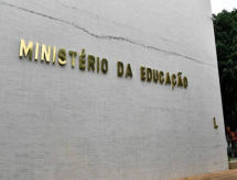 Justiça garante análise de autorização para curso de Medicina em MG sem restrição do MEC