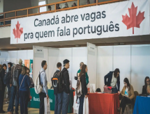 Escassez de mão de obra: Canadá abre vagas para quem fala português com remuneração de até $ 4.800 dólares para cargos na construção civil, tecnologia, saúde, mecânica, carpintaria e outros!