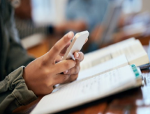 Celular na aula deve ser discutido nas IES